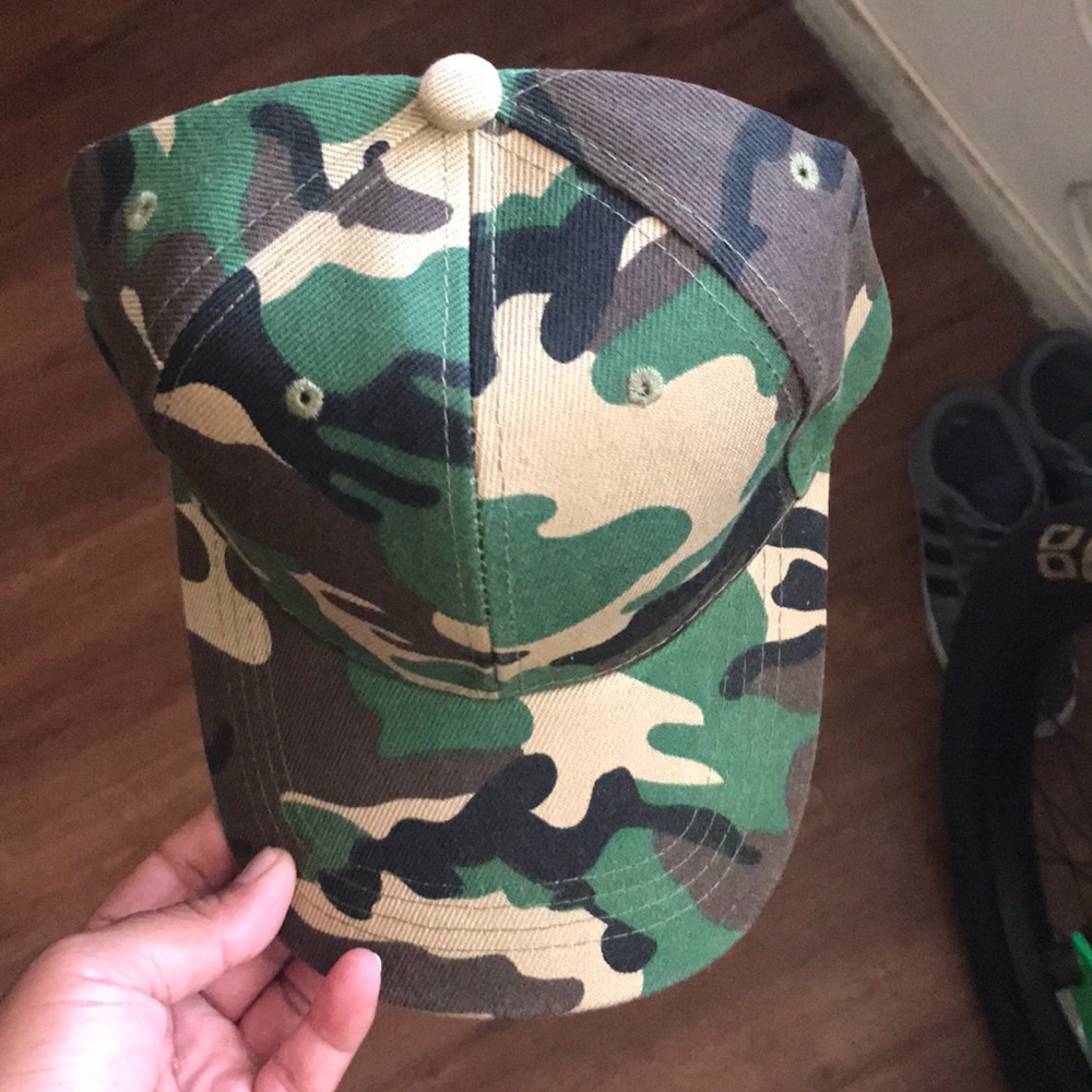 Brand new camo hat never worn